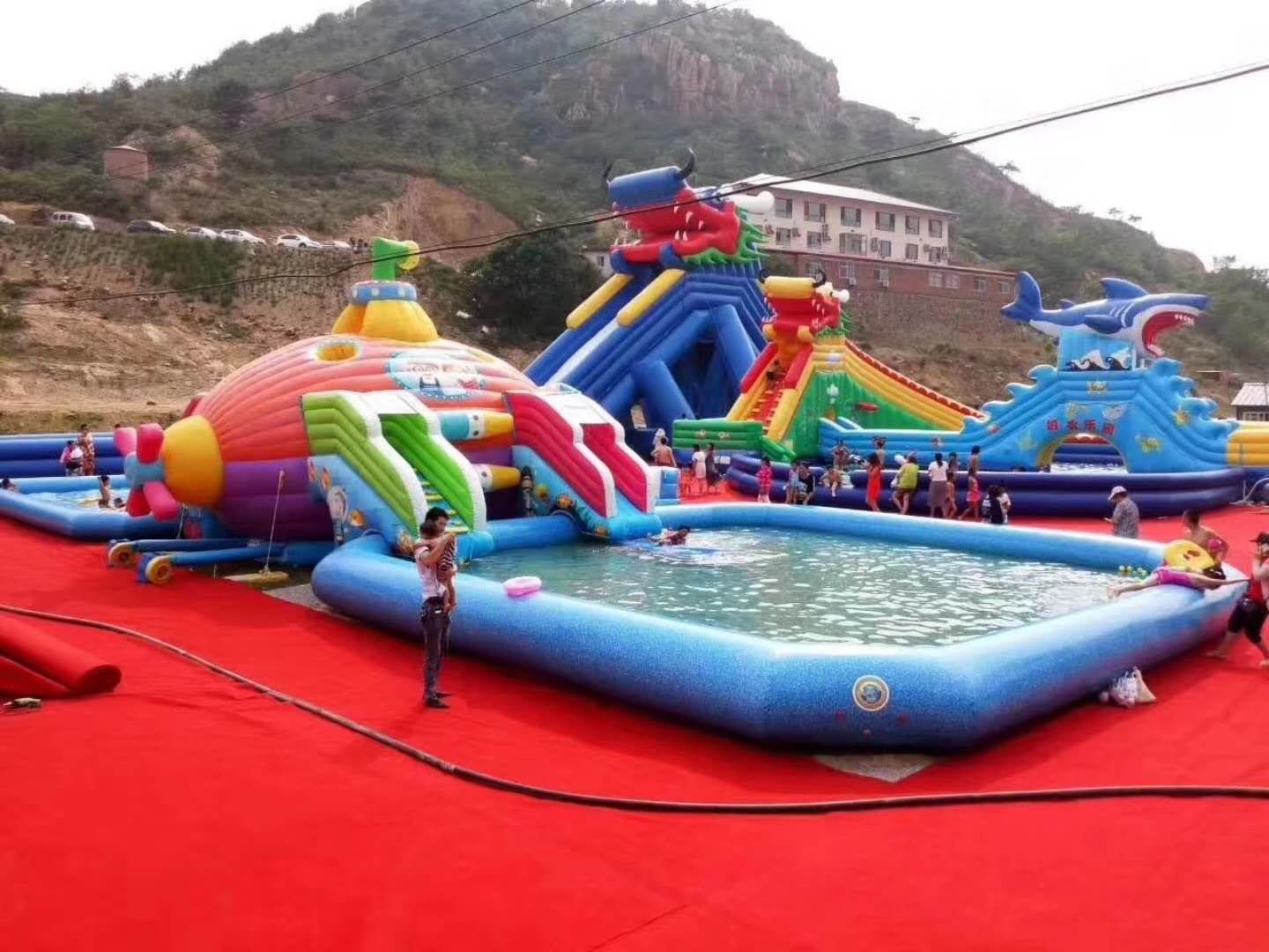 36深海潜艇实物图.jpg